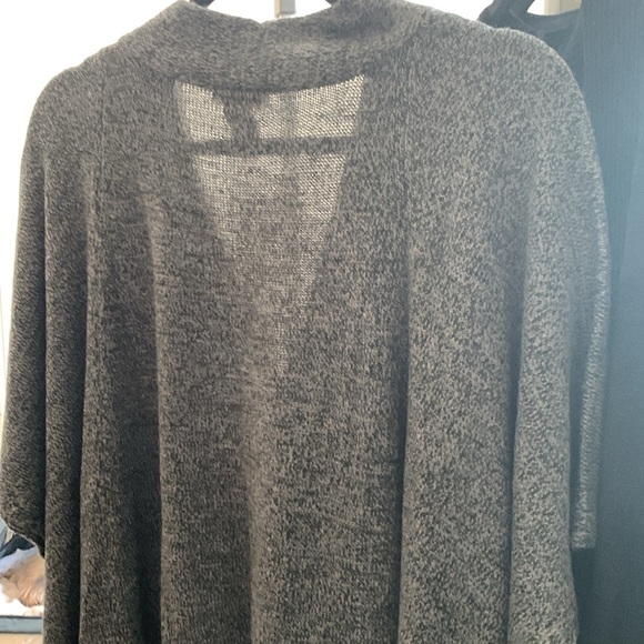 Catherines beautiful equestrian detail gray and black poncho top 5 x. NWOT - Picture 10 of 11